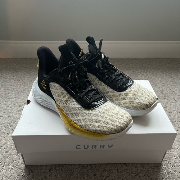 Under Armour Curry Flow Basketball Shoes - Picture 1 of 11